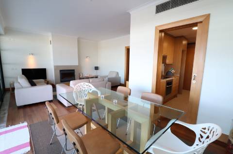 Apartamento T2 com Terraço e Piscina - Marina Parque das Nações