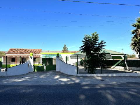 Moradia + Espaço comercial - Santarém