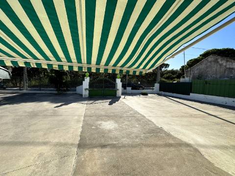 Moradia + Espaço comercial - Santarém