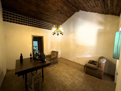 Moradia + Espaço comercial - Santarém