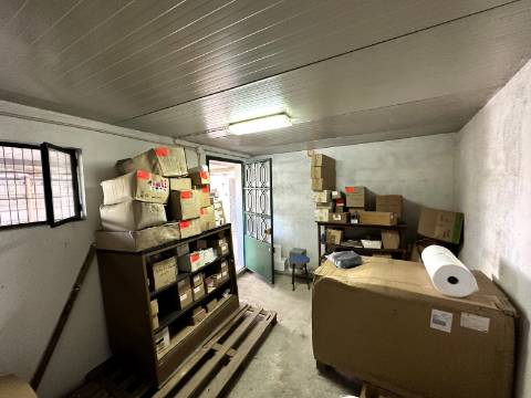 Moradia + Espaço comercial - Santarém