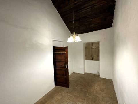 Moradia + Espaço comercial - Santarém