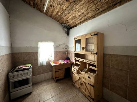 Moradia + Espaço comercial - Santarém