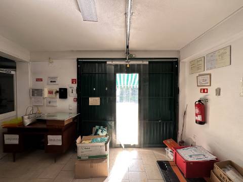 Moradia + Espaço comercial - Santarém