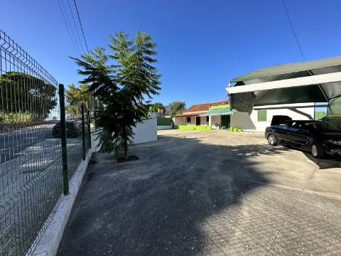 Moradia + Espaço comercial - Santarém