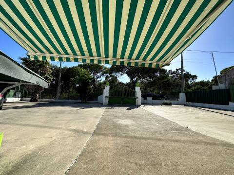 Moradia + Espaço comercial - Santarém