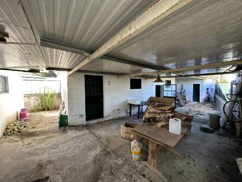 Moradia + Espaço comercial - Santarém