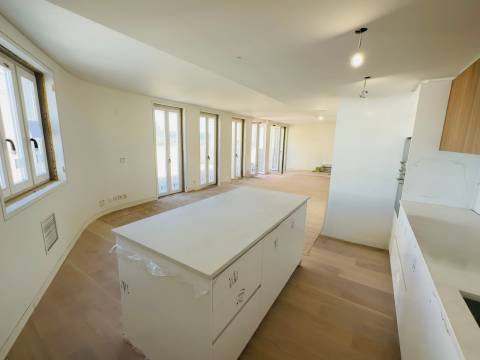 Apartamento T3 - Olivais/ Lisboa - dois logradouros