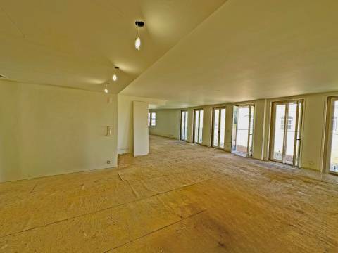 Apartamento T3 - Olivais/ Lisboa - dois logradouros