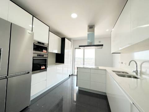 Apartamento Penthouse T4 (NOVO) - Colinas do Cruzeiro - Odivelas