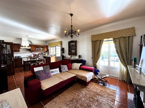 Moradia T4 - Alcanhões (Santarém)