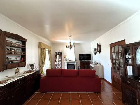 Moradia T4 - Alcanhões (Santarém)