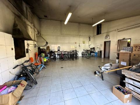 Moradia T4 - Alcanhões (Santarém)