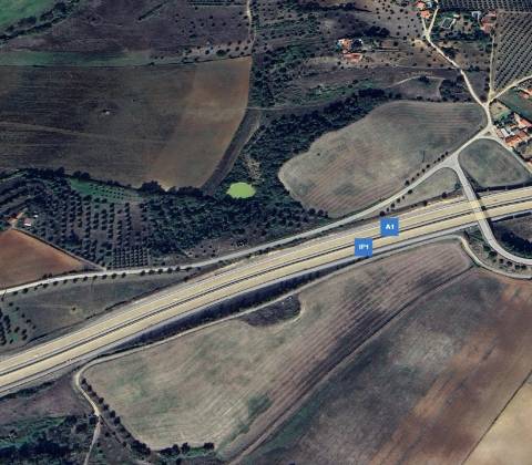 Moradia T2, 10.000m² - S. Vicente Paúl