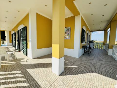 Moradia T3 + 3 com cave - Santarém