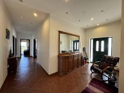 Moradia T3 + 3 com cave - Santarém