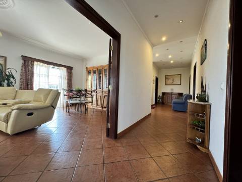 Moradia T3 + 3 com cave - Santarém