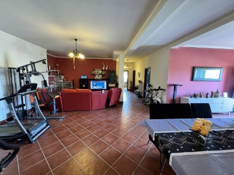 Moradia T3 + 3 com cave - Santarém