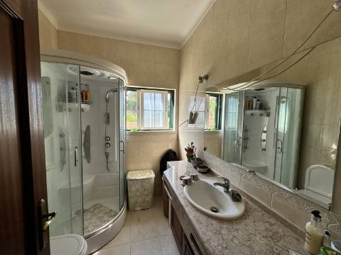 Moradia T3 + 3 com cave - Santarém