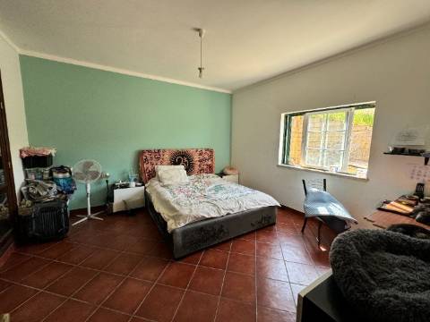 Moradia T3 + 3 com cave - Santarém