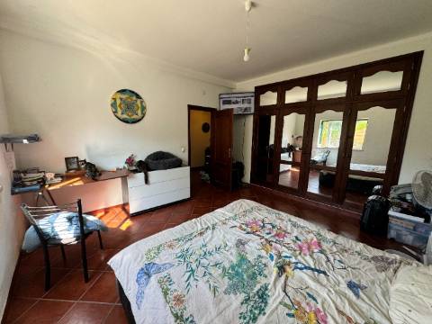 Moradia T3 + 3 com cave - Santarém