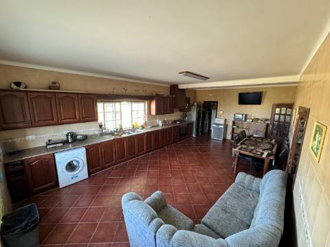 Moradia T3 + 3 com cave - Santarém