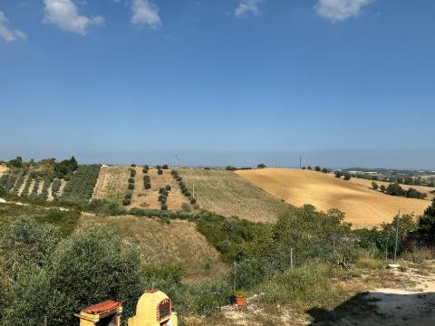 Moradia T3 + 3 com cave - Santarém