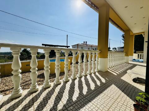 Moradia T3 + 3 com cave - Santarém