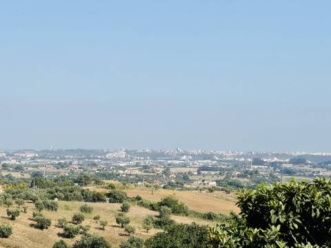 Moradia T3 + 3 com cave - Santarém