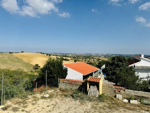 Moradia T3 + 3 com cave - Santarém