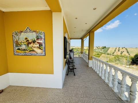 Moradia T3 + 3 com cave - Santarém