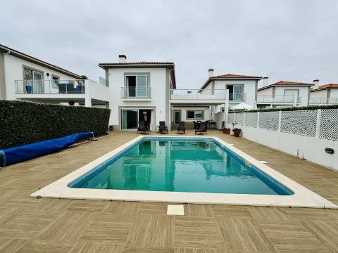 Moradia T3 de 1º andar com cave - Óbidos