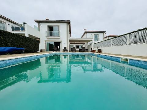 Moradia T3 de 1º andar com cave - Óbidos