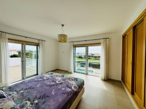 Moradia T3 de 1º andar com cave - Óbidos