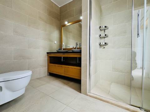 Moradia T3 de 1º andar com cave - Óbidos