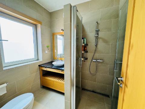 Moradia T3 de 1º andar com cave - Óbidos