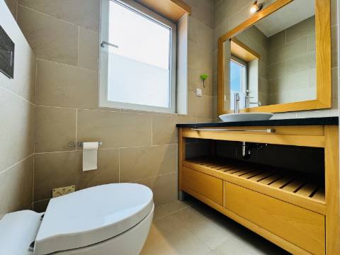 Moradia T3 de 1º andar com cave - Óbidos