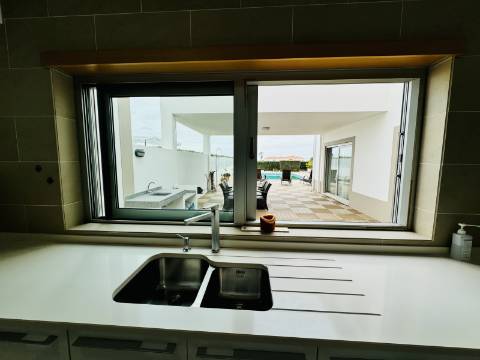 Moradia T3 de 1º andar com cave - Óbidos