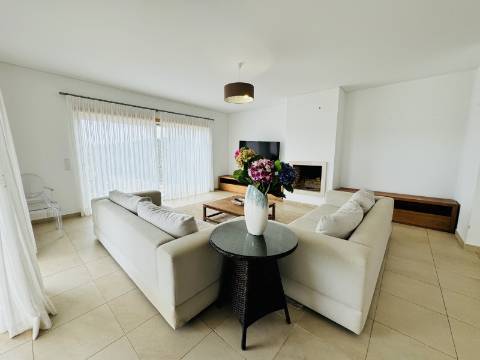 Moradia T3 de 1º andar com cave - Óbidos