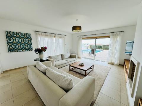 Moradia T3 de 1º andar com cave - Óbidos