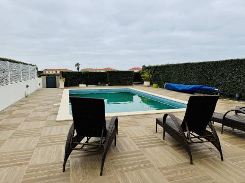 Moradia T3 de 1º andar com cave - Óbidos