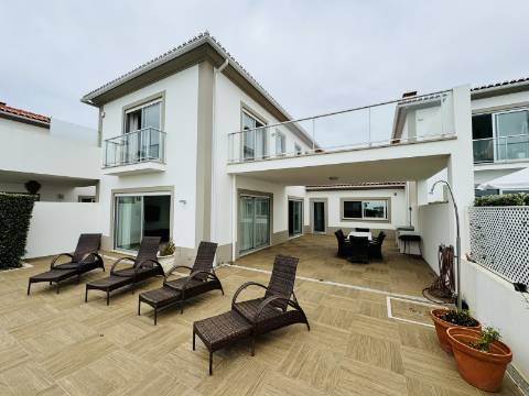 Moradia T3 de 1º andar com cave - Óbidos