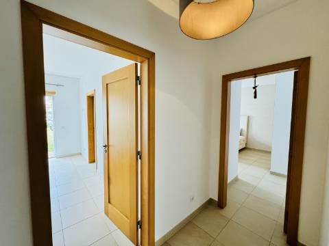 Moradia T3 de 1º andar com cave - Óbidos