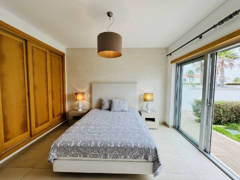 Moradia T3 de 1º andar com cave - Óbidos