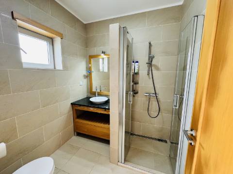 Moradia T3 de 1º andar com cave - Óbidos