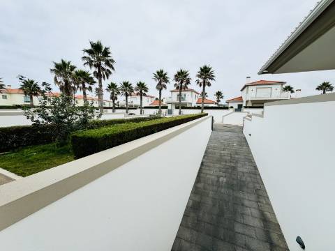 Moradia T3 de 1º andar com cave - Óbidos