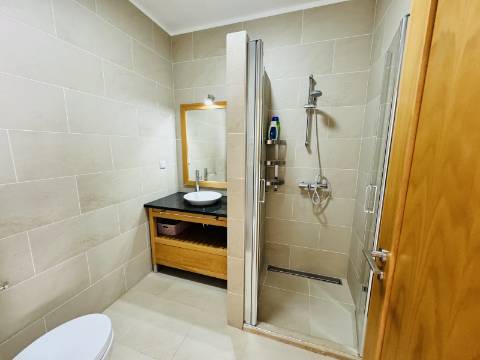 Moradia T3 de 1º andar com cave - Óbidos