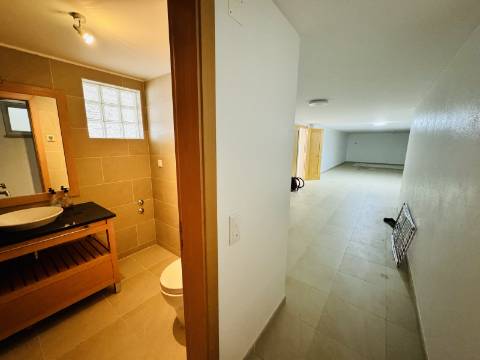 Moradia T3 de 1º andar com cave - Óbidos