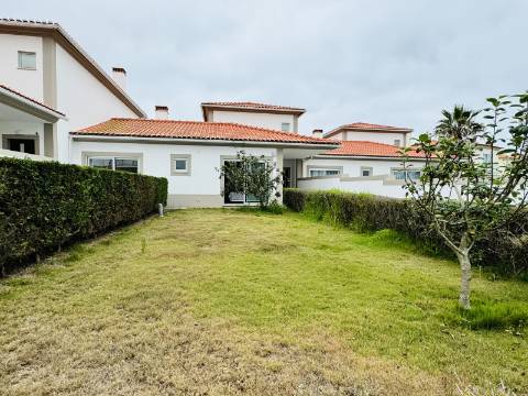 Moradia T3 de 1º andar com cave - Óbidos