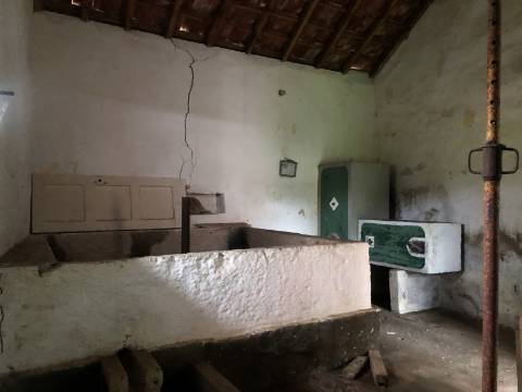 Moradia em ruína - S. Vicente do Paúl